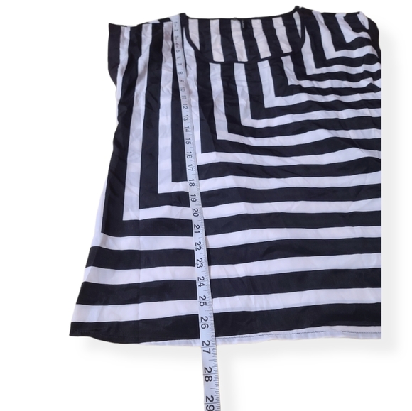 Nwt Short sleeve top - Picture 5 of 6